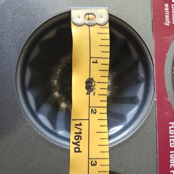 Wilton Perfect Performance Ultra 12 Cavity Mini Bundt Cake Pan #2105-5235 NWT - Picture 5 of 7